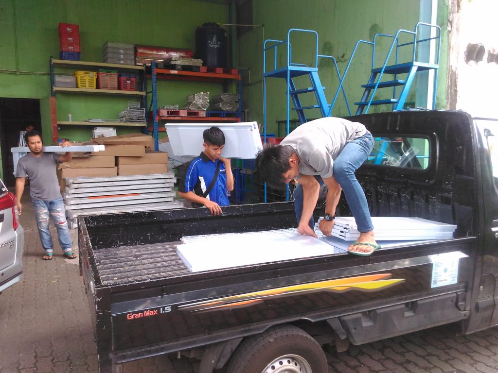Pengiriman Rak Gondola Minimarket ke Beji Depok