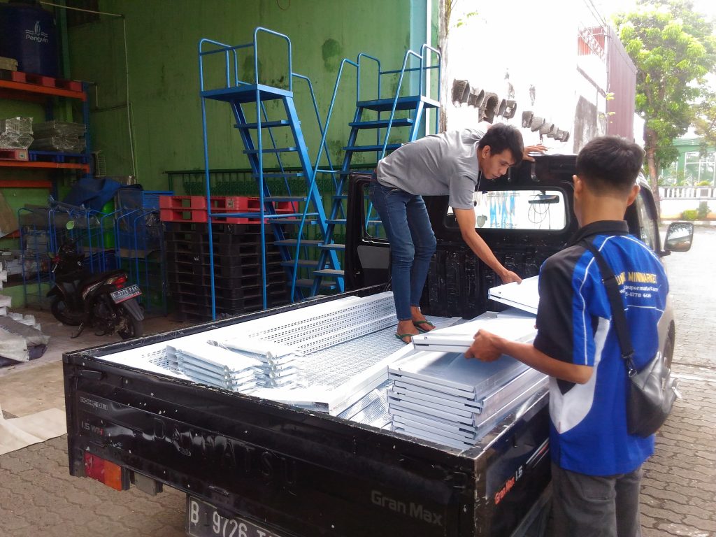 Pengiriman Rak Gondola Minimarket ke Beji Depok