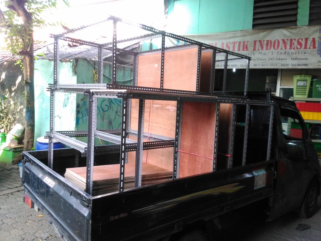 Pengiriman Rak Gudang Siku Lubang ke Karawaci Tangerang