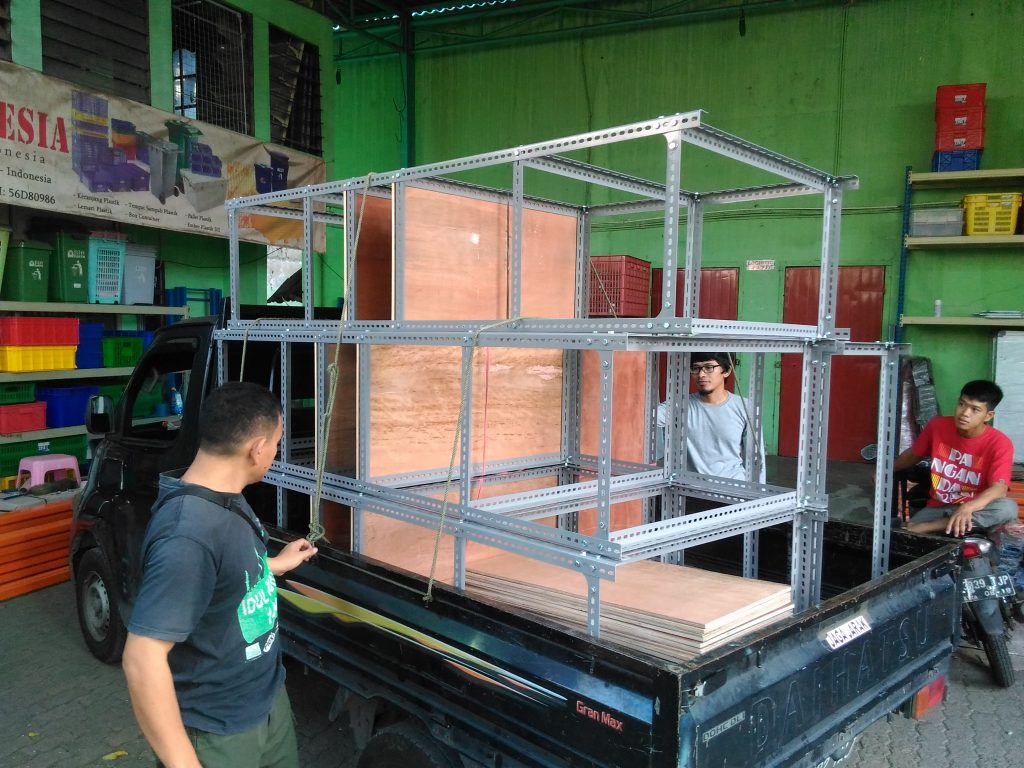 Pengiriman Rak Gudang Siku Lubang ke Karawaci Tangerang