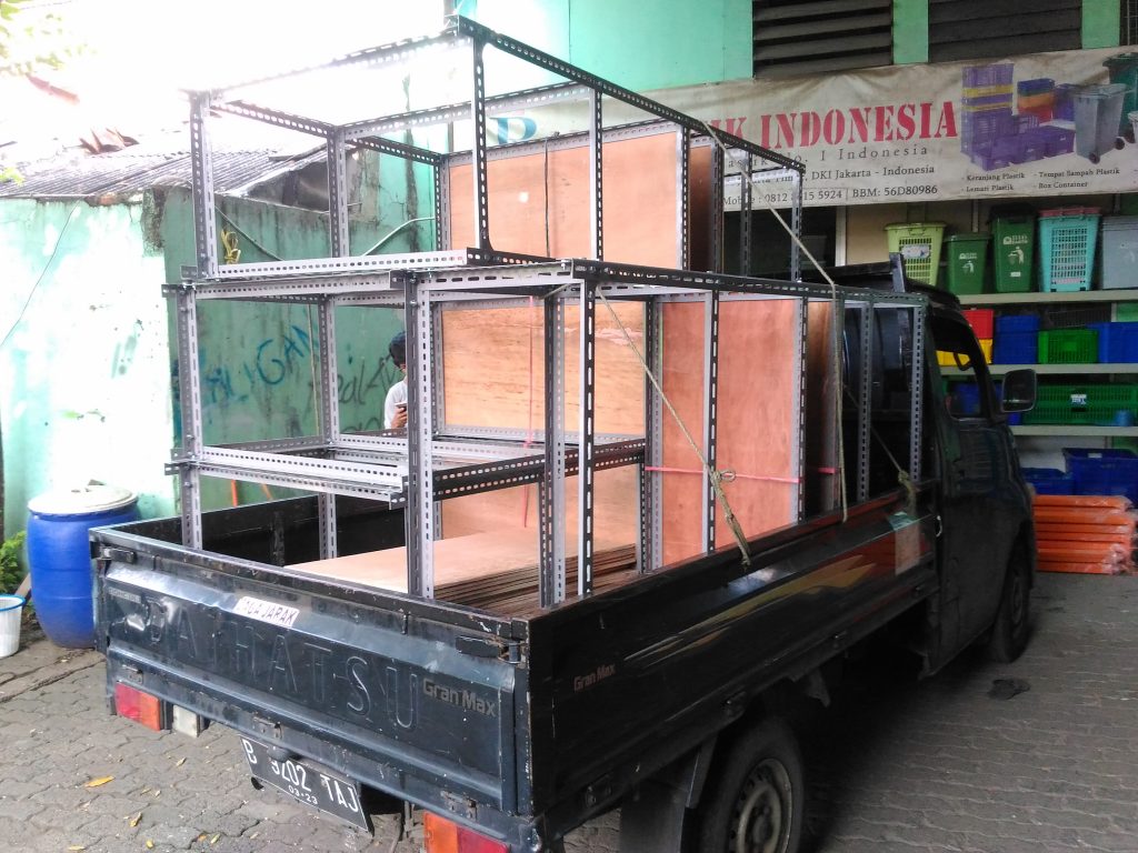 Pengiriman Rak Gudang Siku Lubang ke Karawaci Tangerang