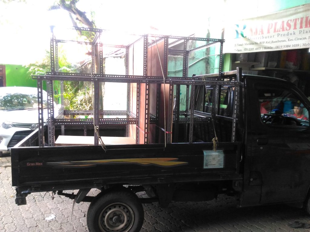 Pengiriman Rak Gudang Siku Lubang ke Karawaci Tangerang